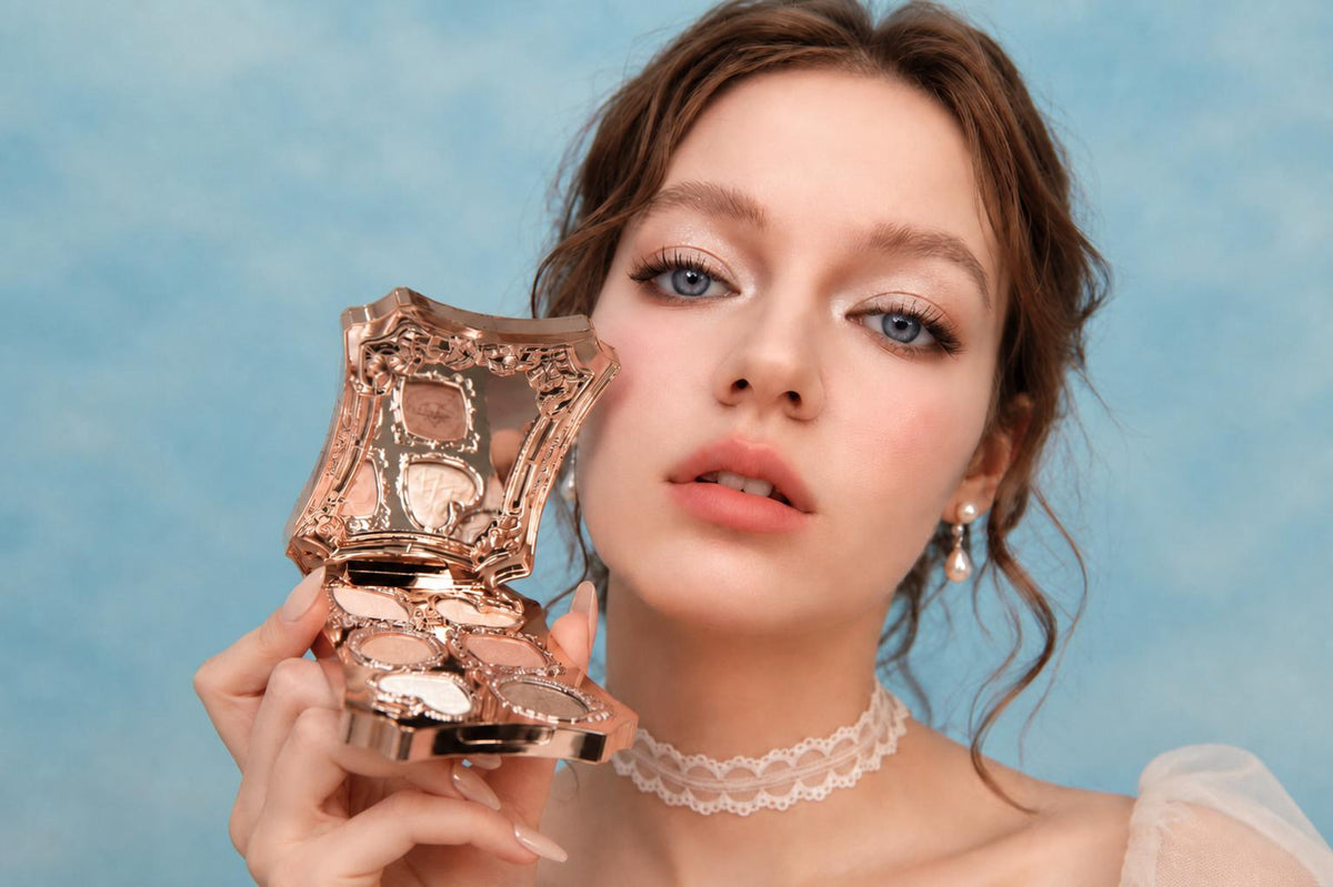 Best Eyeshadow for Blue Eyes: Shades, Tips & How to Apply